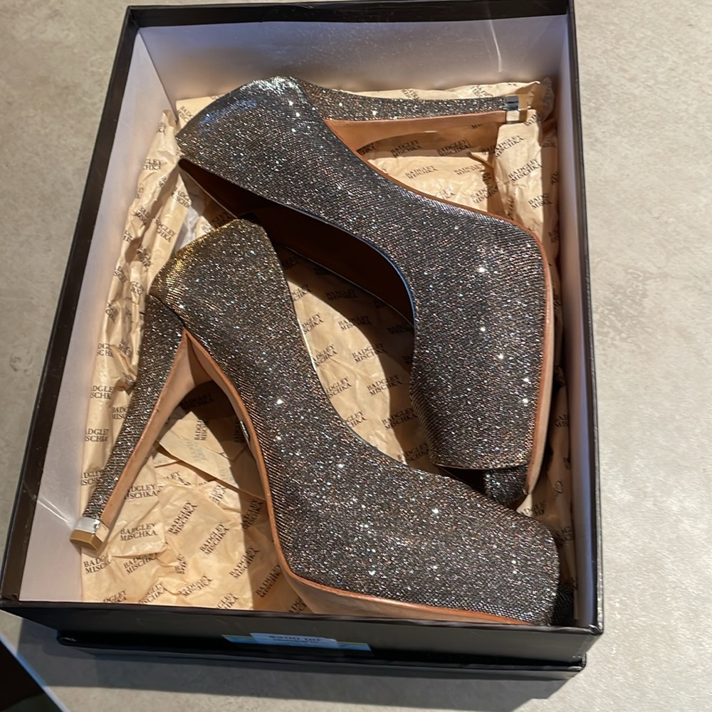 HOT- Classic Designer - Original in Box- Design is Truly Beautiful